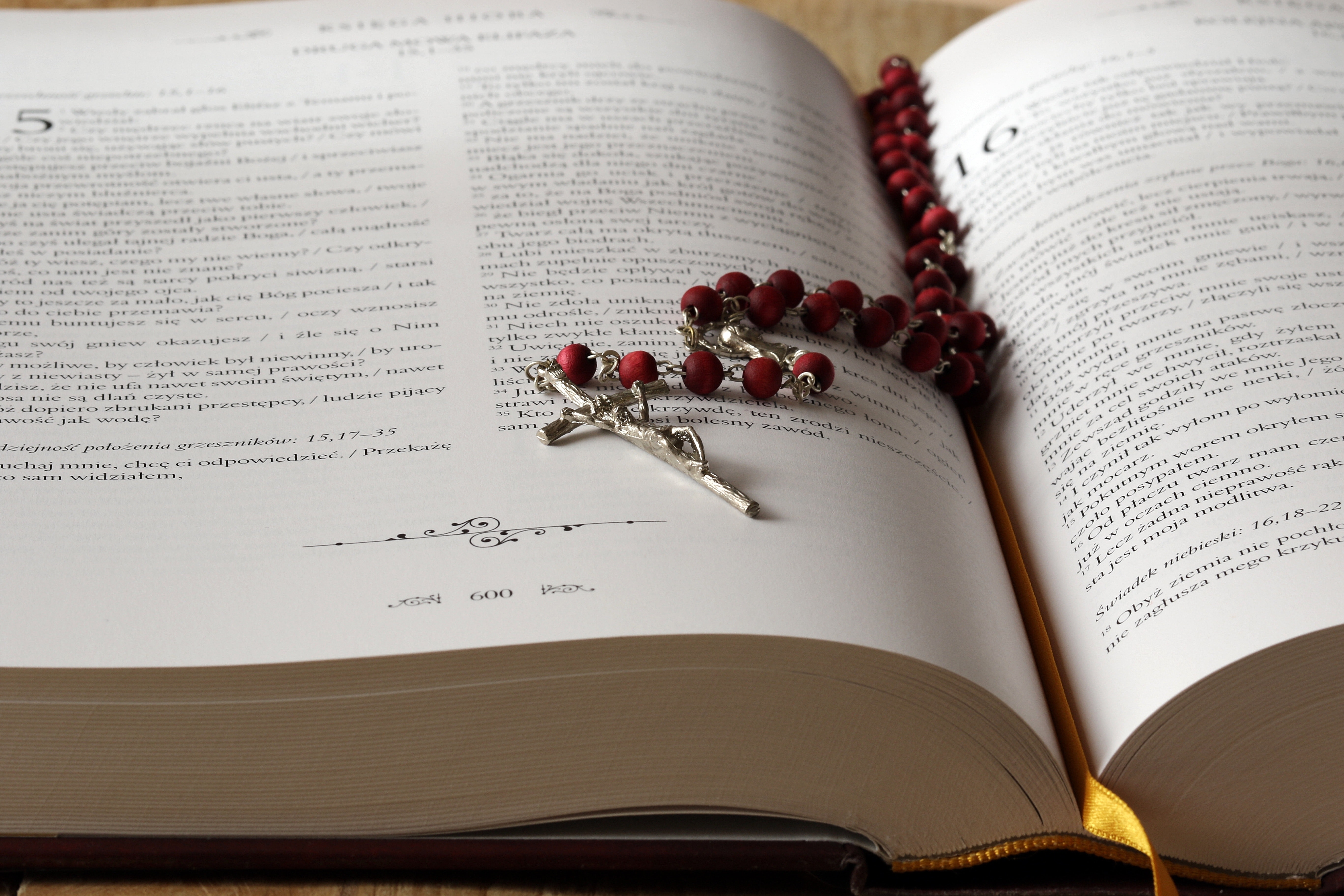 Nowe trendy w biżuterii - motyw religijny